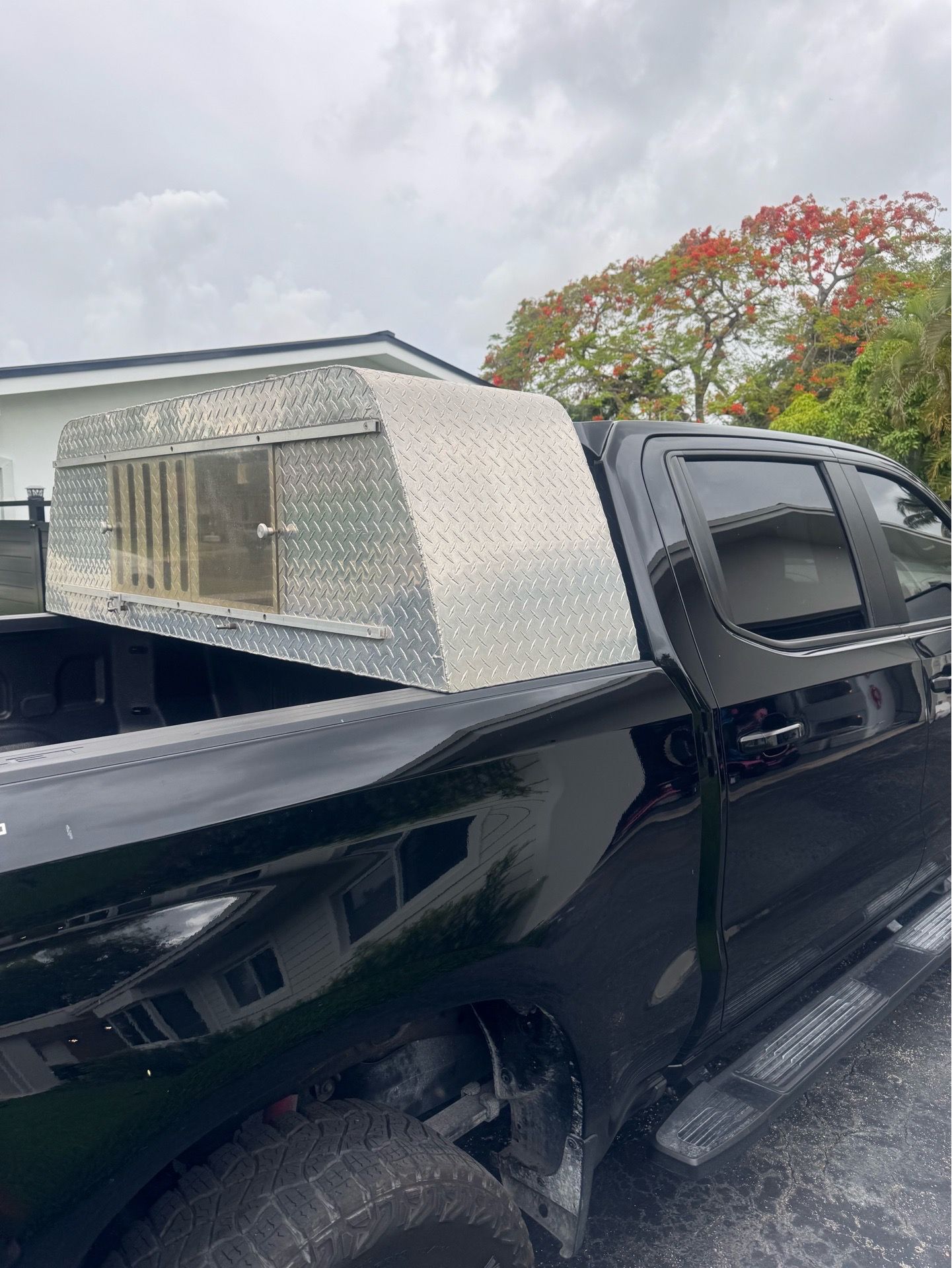 Dog cage for full-size truck