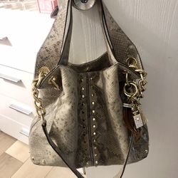 Michael Kors Bag. 100% Leather With Free Key Holders