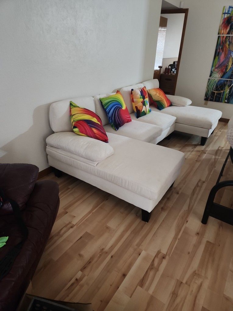 Brand New Sectional Sofa w/pillows