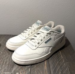 Reebok Club MEMT-G Size 7w / 5.5y