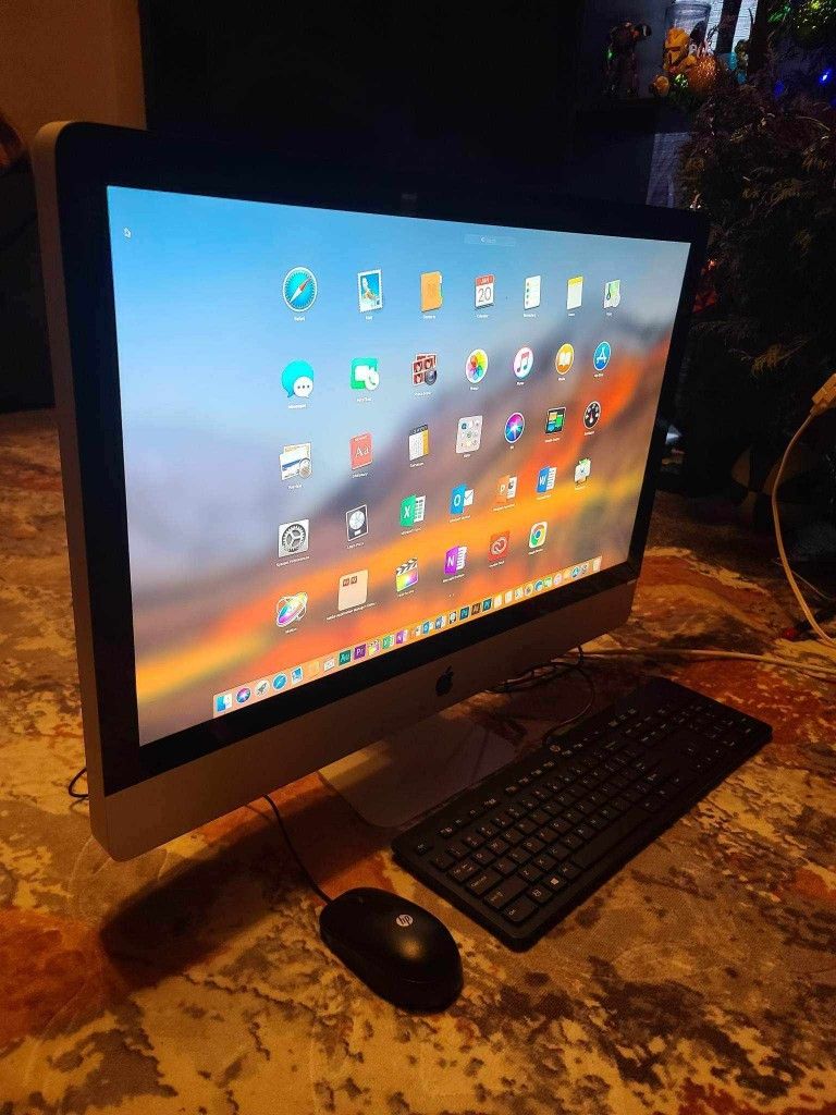 Computadora De Escritorio Apple Imac De 21.5 Pulgadas Procesador i3 Con Programas