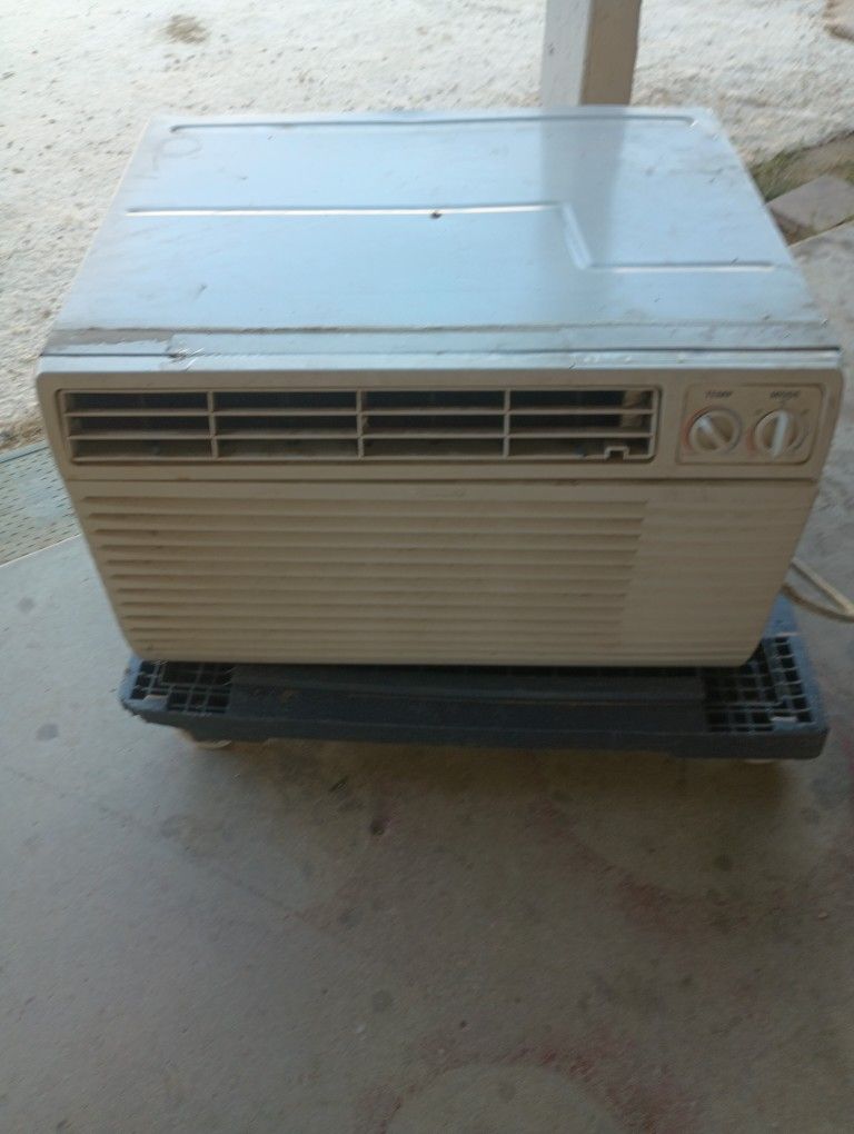 12000 Btu  Heat And Cool Air Conditiner