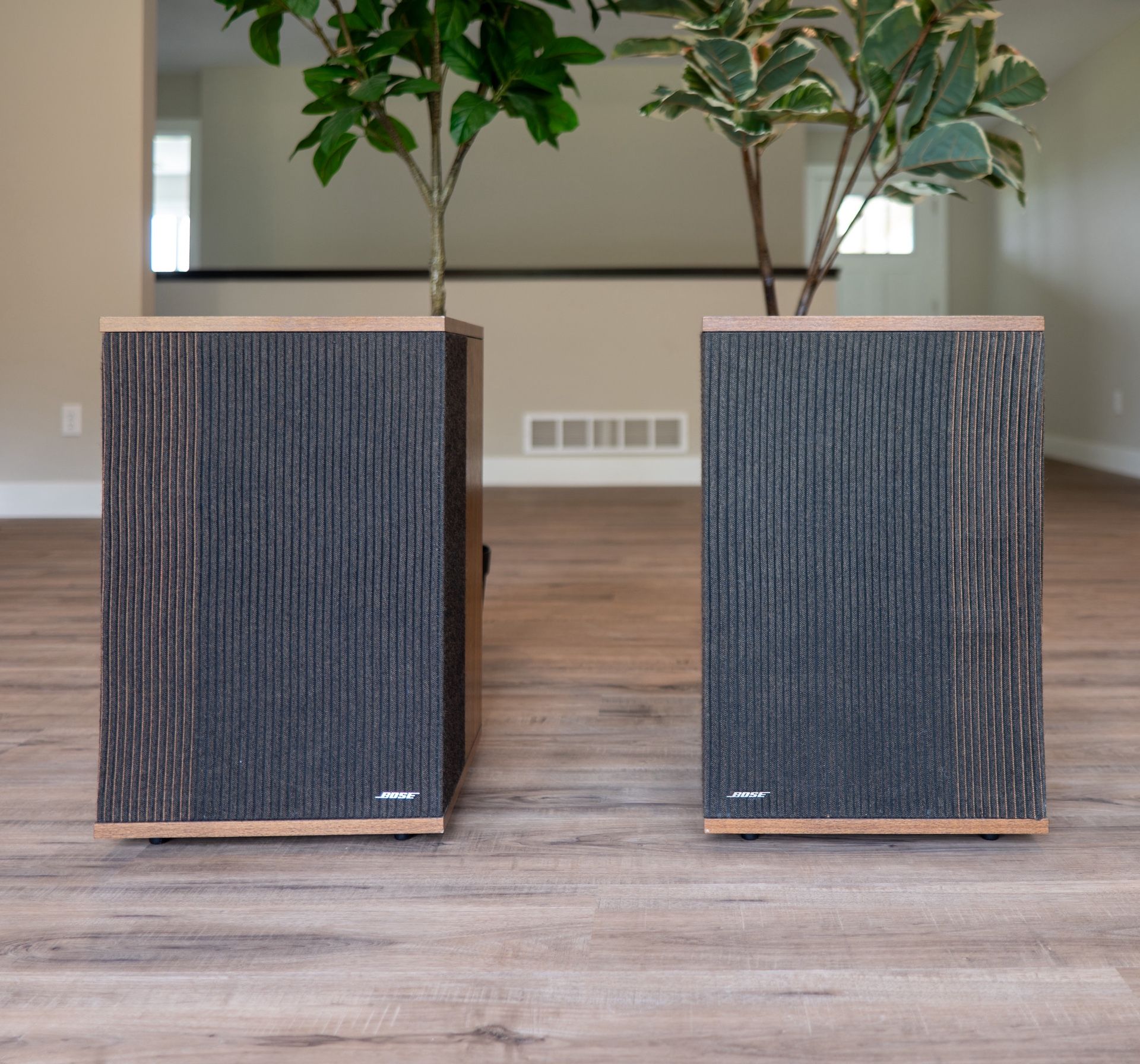 Bose 501 Series IV Floorstanding Speakers (Pair) - Vintage