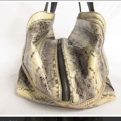 Ferragamo Snakeskin Shoulder Bag Made in Italy(E1414)