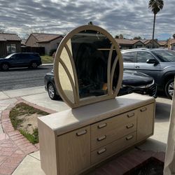 Dresser With Mirror 