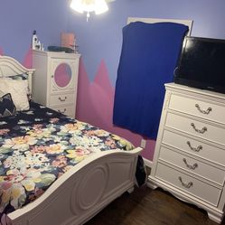 Full princess bedroom frame and dressers