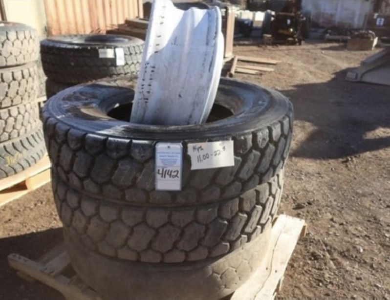 HYSTER 11.00-22.5 TIRES W/one rim