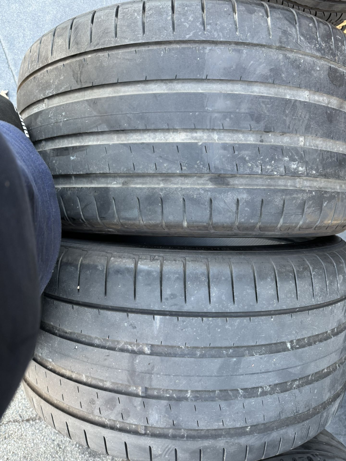 (2) 325/35ZR22 PAIR OF USED TIRES YOKOHAMA 70% LIFE !!