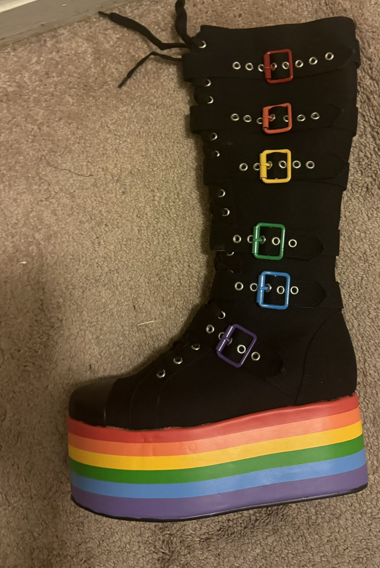  Ladies Size 8M Boot