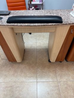 Manicure tables