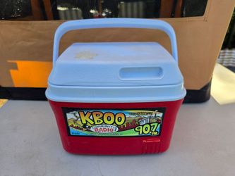 Vintage Rubbermaid Tote 6 Lunch Box/Cooler model #1806 CLEAN with KBOO FM Sticker on it