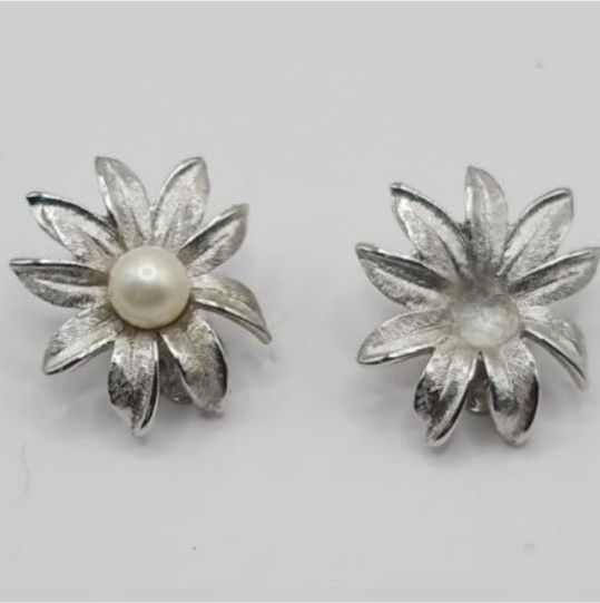 Vintage JudyLee silvertone Faux Pearl Clip on Earrings,  bead off on one earring,  needs to be glued back on
