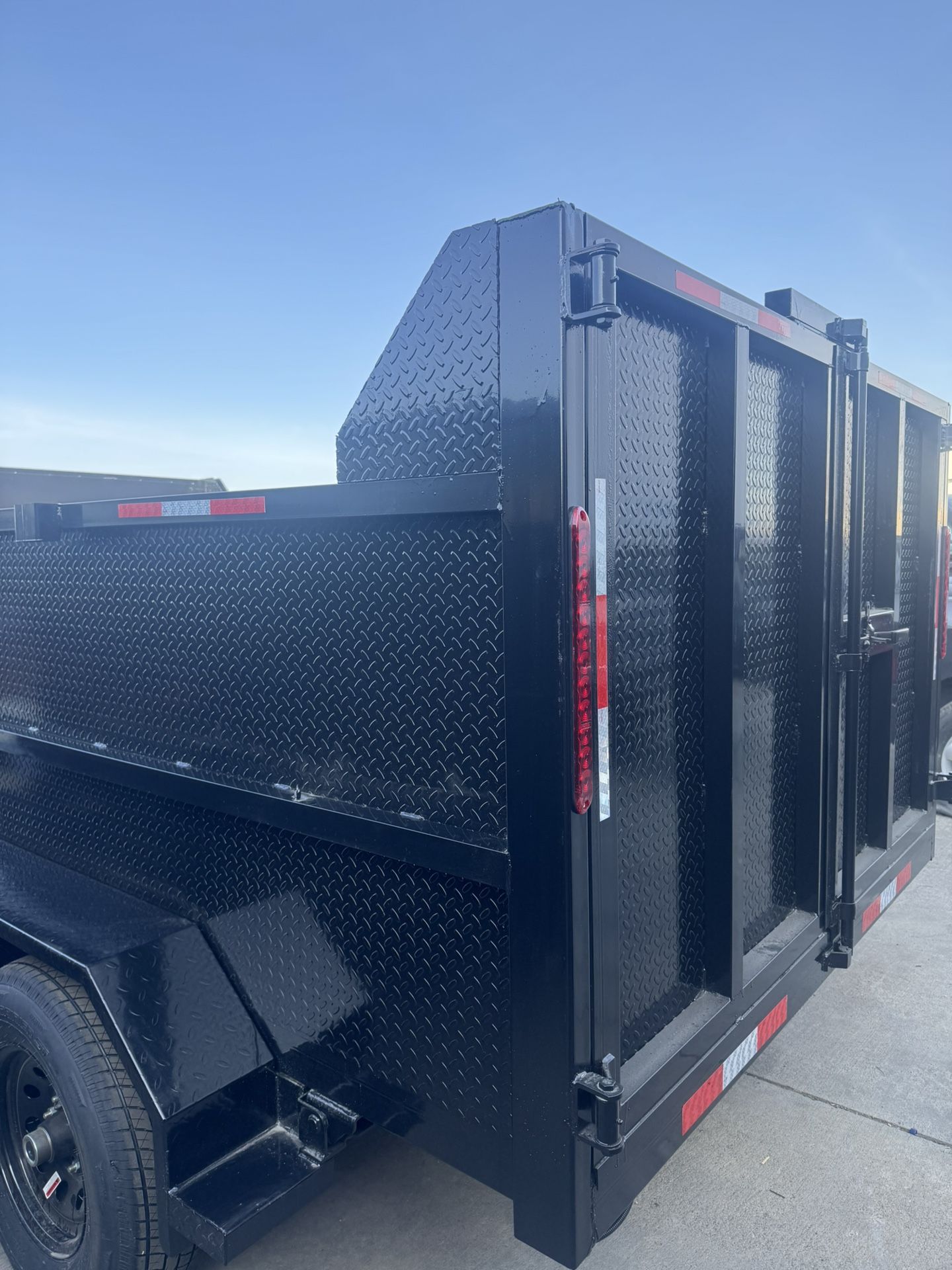 Hydraulic Trailer Shortened Wall for Bobcat Arm Comparability