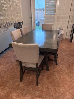 Kitchen Table & Chairs