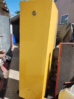 Flammable Safety Cabinet. 22 Gal,Adjustable Shelves.53