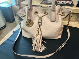 Solid and beautiful Michael Kors Purse/ Handbag