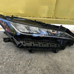 2021-2023 TOYOTA VENZA RH HEADLIGHT OEM 
