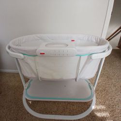 Fisher price  bassinet