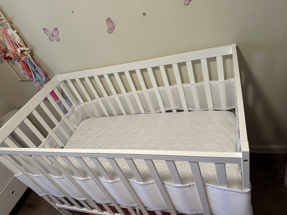 Adjustable Baby Crib
