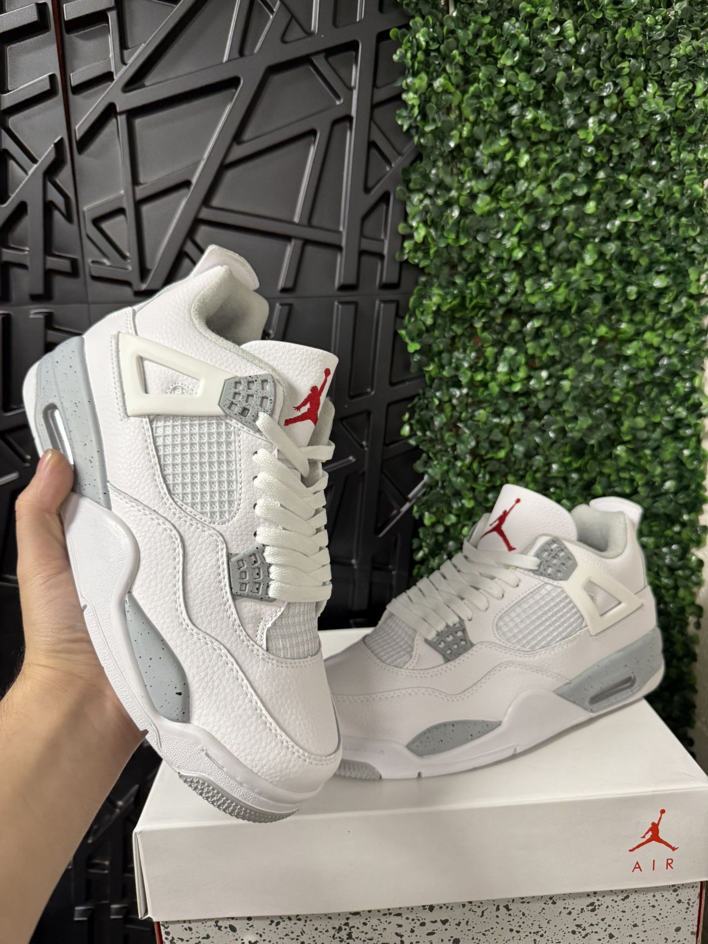 Aj4 Nike Air jordan 4 retro Oreo Size 7,7.5,8,8.5,9,9.5,10,10.5,11,12