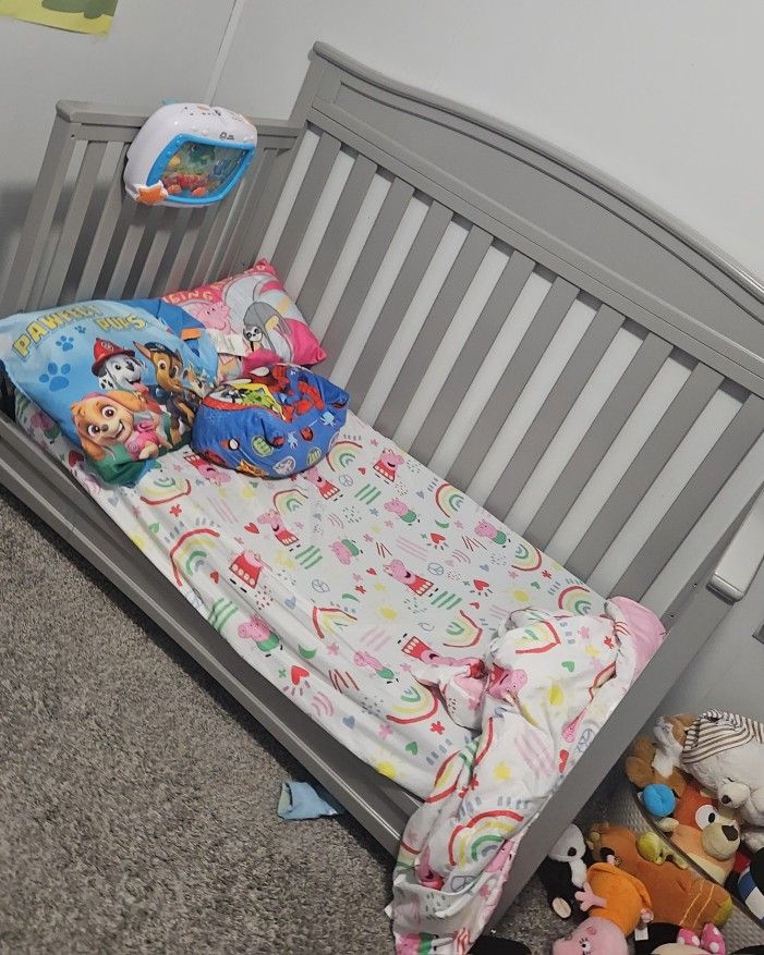 Grow With Me Crib/Dresser SET