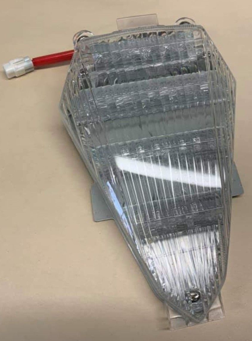 08-16 Yamaha R6 tail light