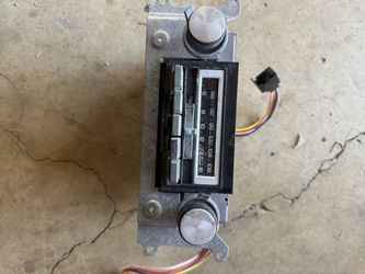 G body Vintage AM/FM Car Radio with Mounting Bracket