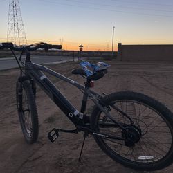 ELECTRIC BIKE GRAY HYPER E-BIKE CLASS 2