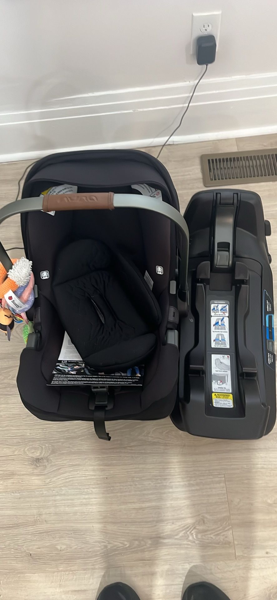 Nuna Infant Car Seat And Base