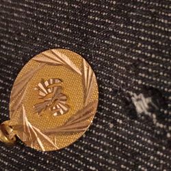 10k Gold Circle Pendant 