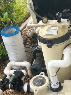 Pentair 100sq/ft Pool Filter. New retention ring and two brand new cartridges.