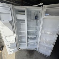 2024 Model White 25.0 Cubic Feet Side By Side Refrigerator 