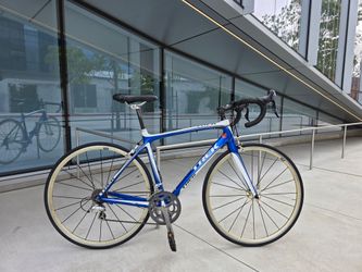 19.5 lb. All-Carbon Trek Madone 4.5 Racing Bike