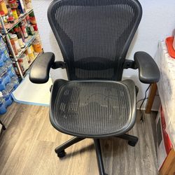 Herman Miller Aeron Office Chair ( SIZE B ) FULLY LOADED !!