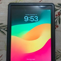 
Apple iPad 6th Generation 128GB Unlocked Like New!