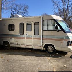 RV Motorhome - 1987 Chieftain  Winnebago 27 Feet