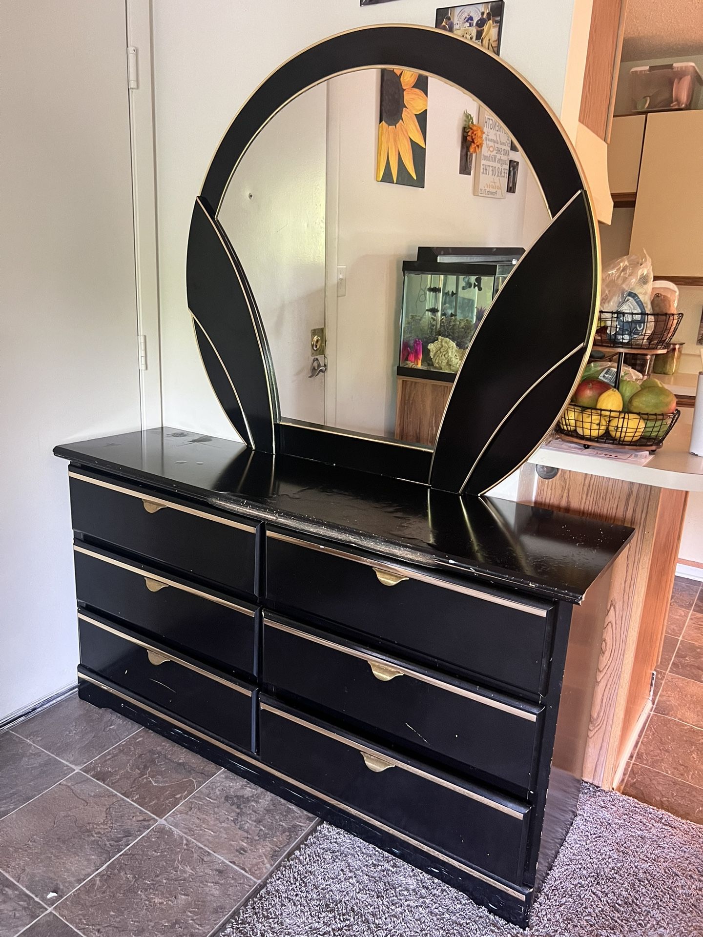 Dresser With Mirror