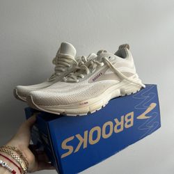 Brooks Trace 4 Women’s Running Shoes – Size 9.5 – New in Box