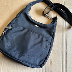 Travelon Anti-Theft Classic Essential Messenger Bag, Black 