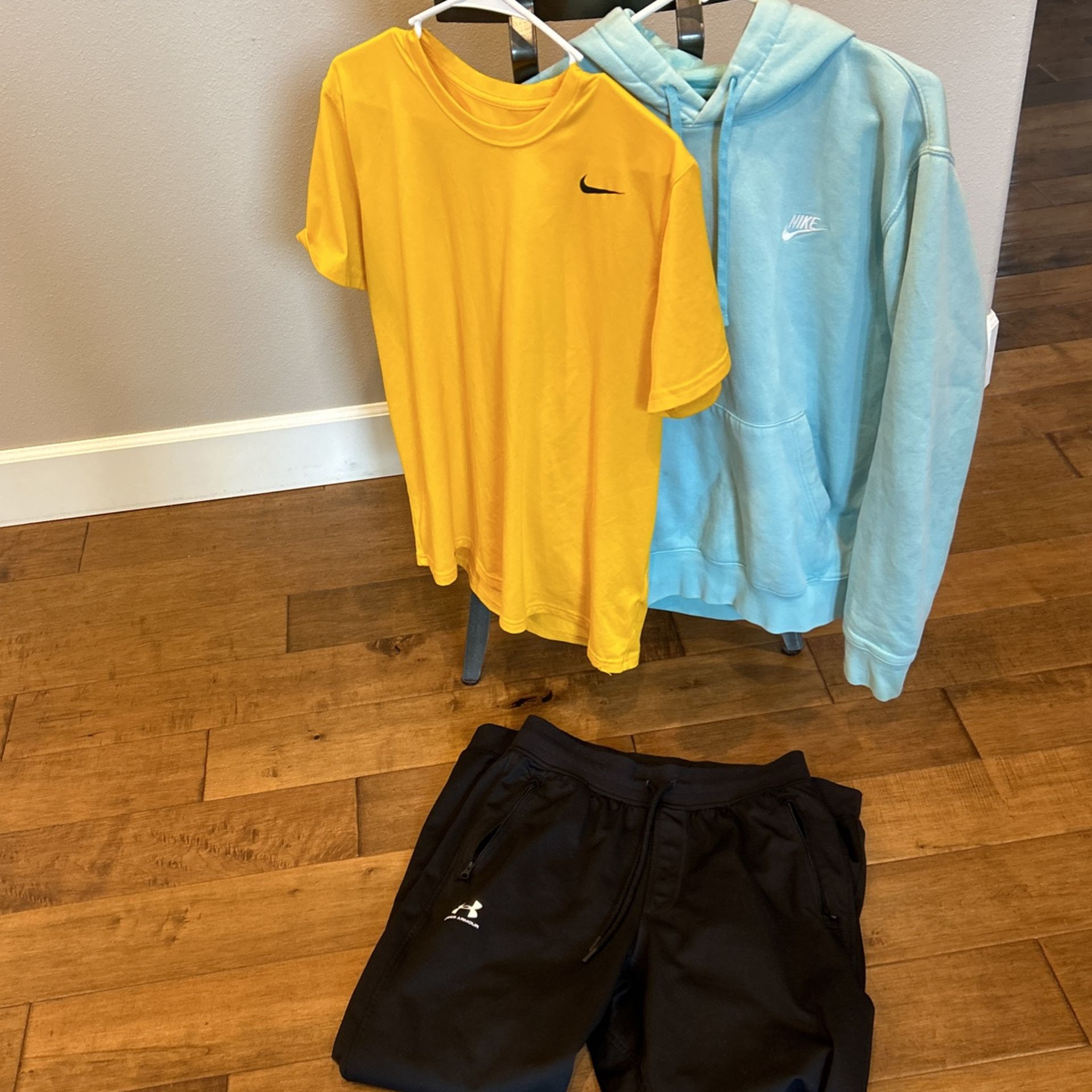 Men’s Medium Shirt, Pants, Sweatshirt
