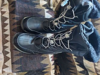 Snow boots Girls Size 5 Youth