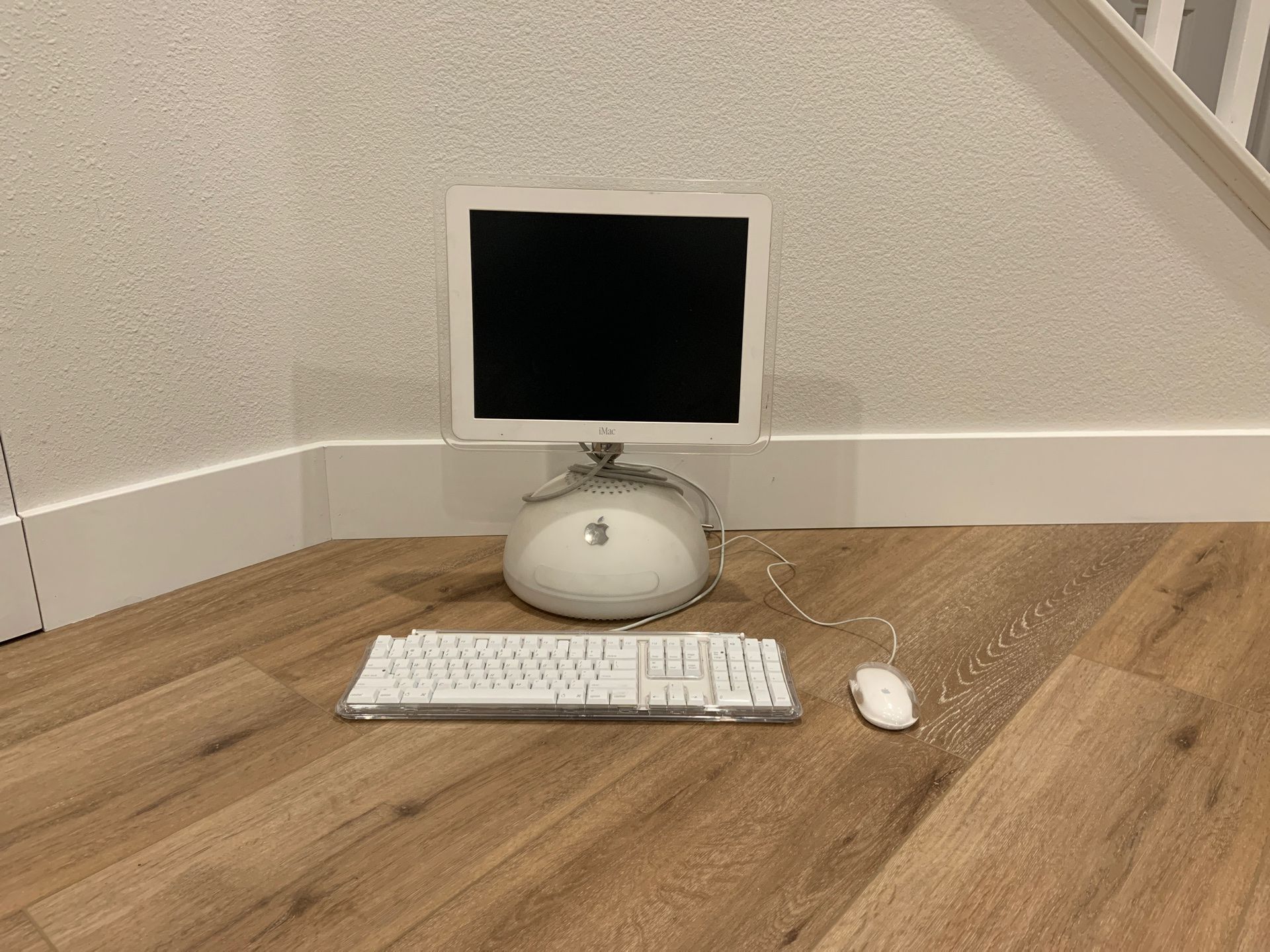 iMac G4 with Adobe Design Suite