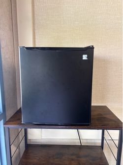 Mini fridge