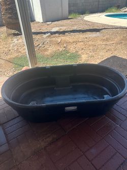 Rubbermaid Commercial Large Oval Stock Tank