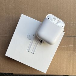 Apple Airpods 2 With Charging Case Great Condition Earbuds 2nd Gen iPhone Accessories