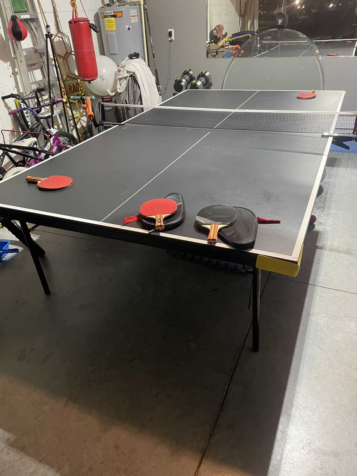 Table Tennis Table W/4 Rackets