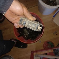 Breakers Para Electricidad   De 20 Y 30 Amp A 2dolarez Cada Uno