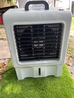 Portable evaporative cooler