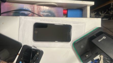 iPhone SE 2 carrier unlocked