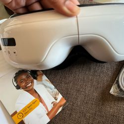 EYE MASK MASSAGER PLAYS MUSIC WARMS UP!!